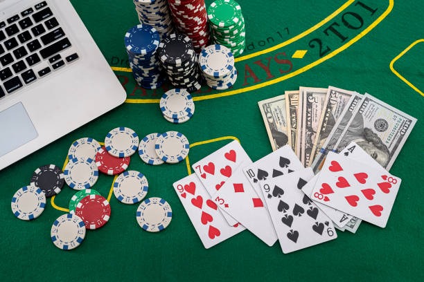 Dealer preparing shuffle before each round